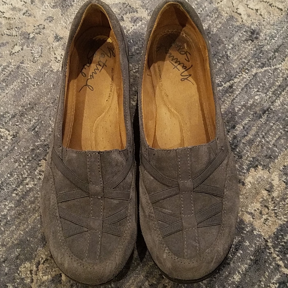 🛍👠 Natural Soul Suede Flats
